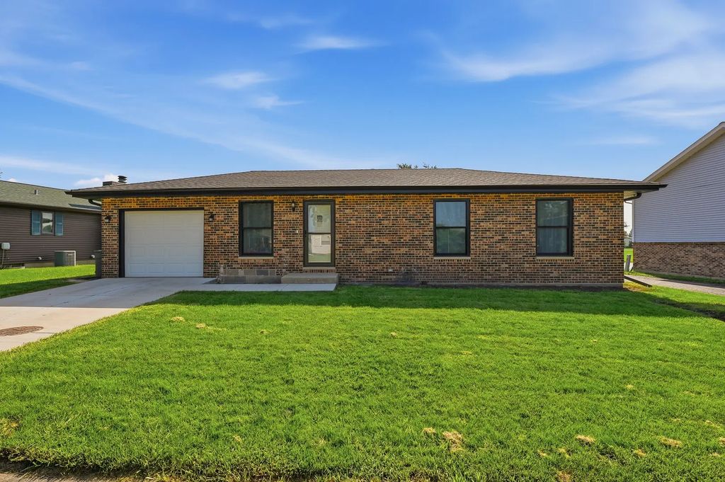 1012 S 7th Street, DeKalb
