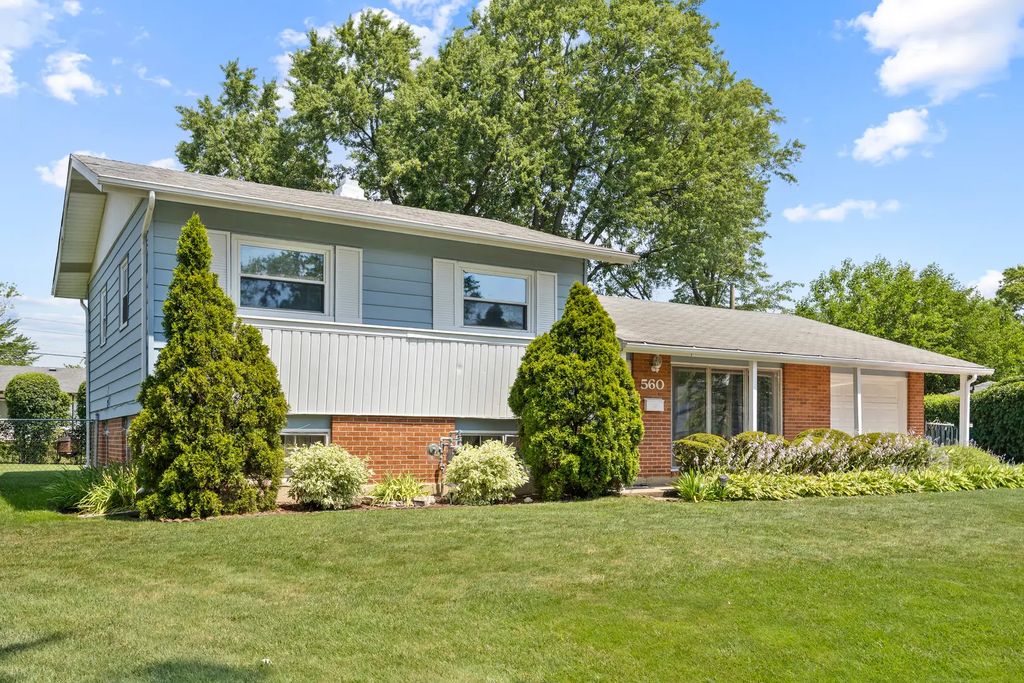 560 W Berkley Lane, Hoffman Estates