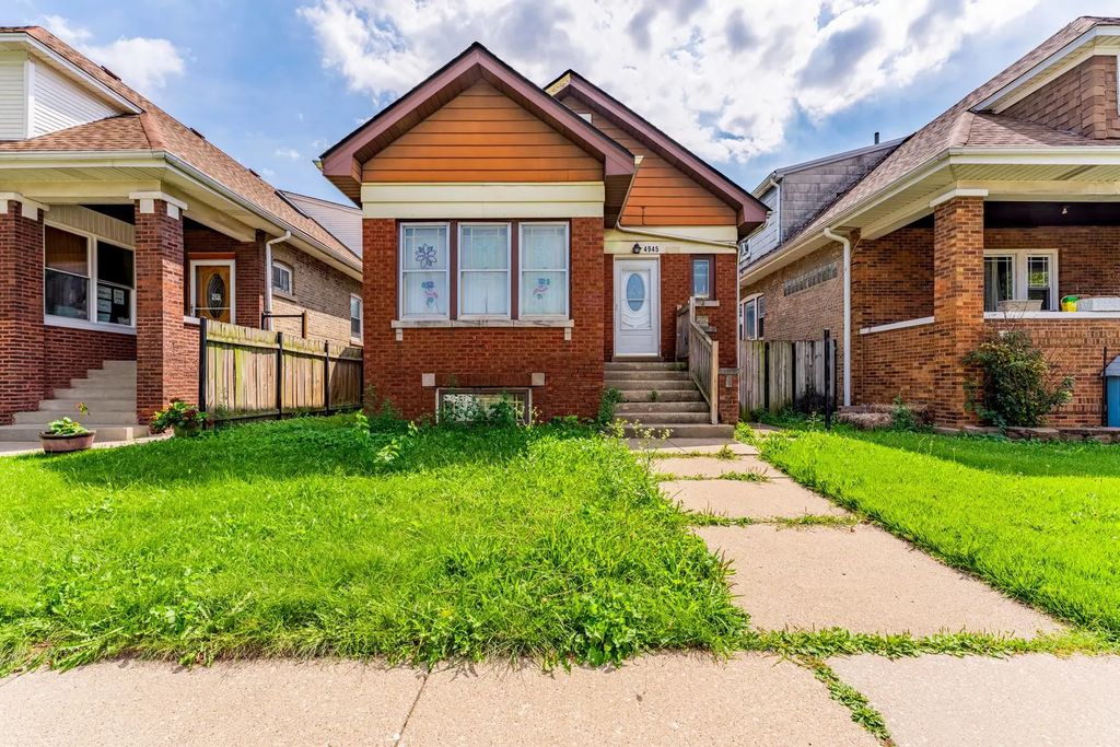 4945 W Wolfram Street, Chicago