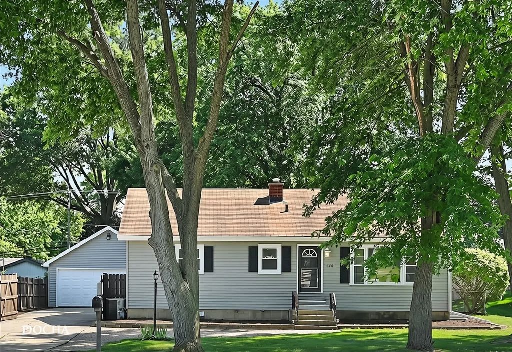 312 Oak Street, North Aurora