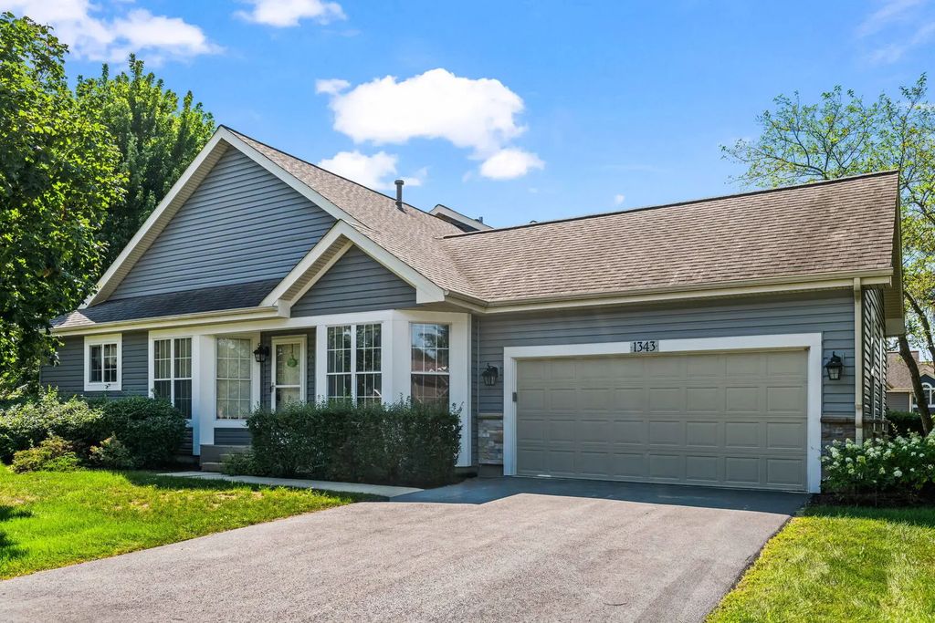 1343 Ridgefield Circle, Carol Stream