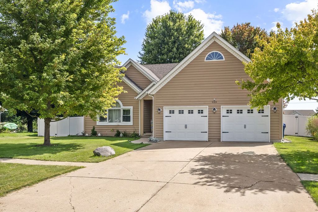 660 Louise Drive, Hinckley
