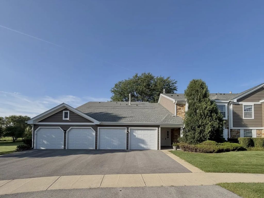 214 Maplebrook Court X1, Schaumburg