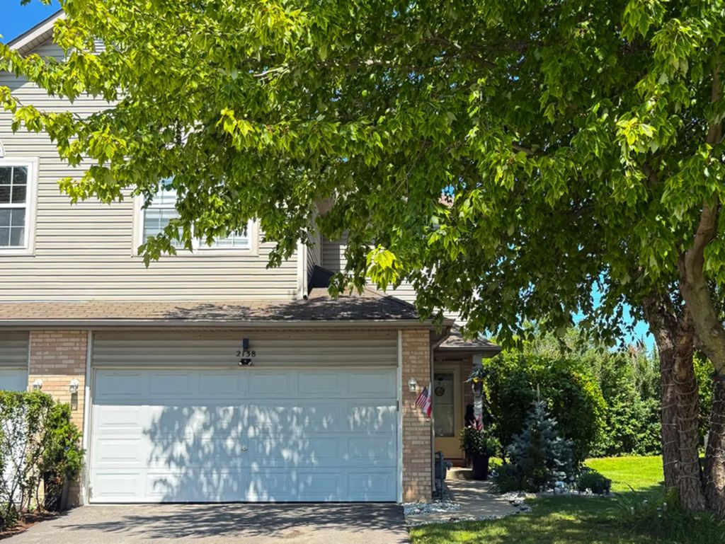 2138 W Adobe Drive 2138, Addison