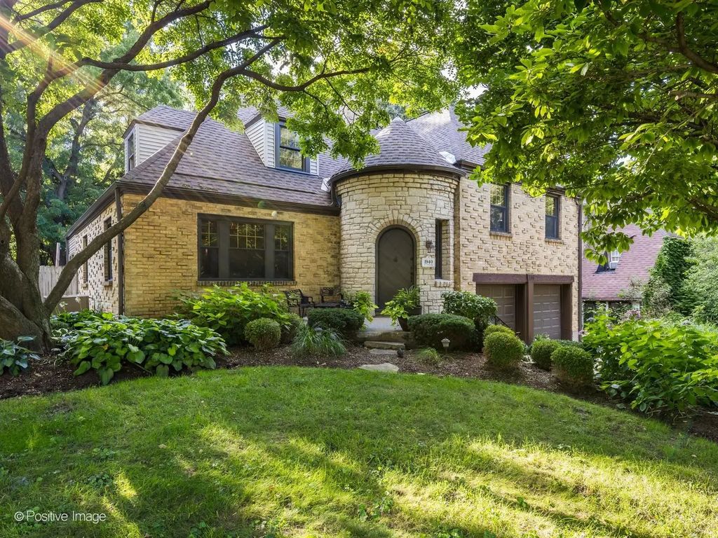 1170 Logan Avenue, Elgin