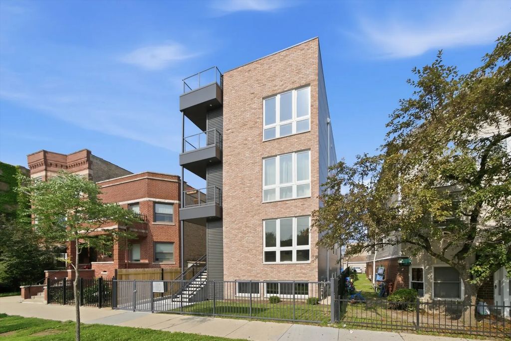 1244 N Kedzie Avenue 4, Chicago, 60651