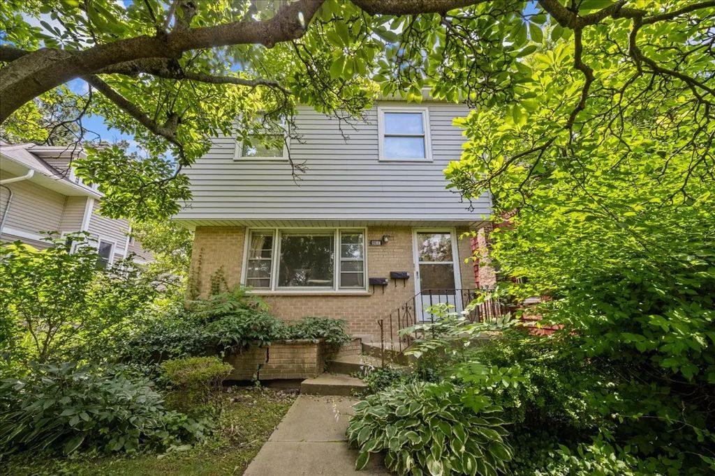 2490 Green Bay Road 1, Highland Park, 60035