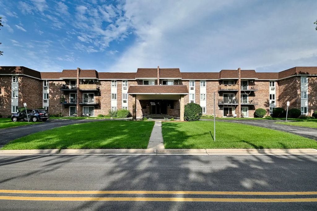 850 S Lorraine Road S 3e, Wheaton