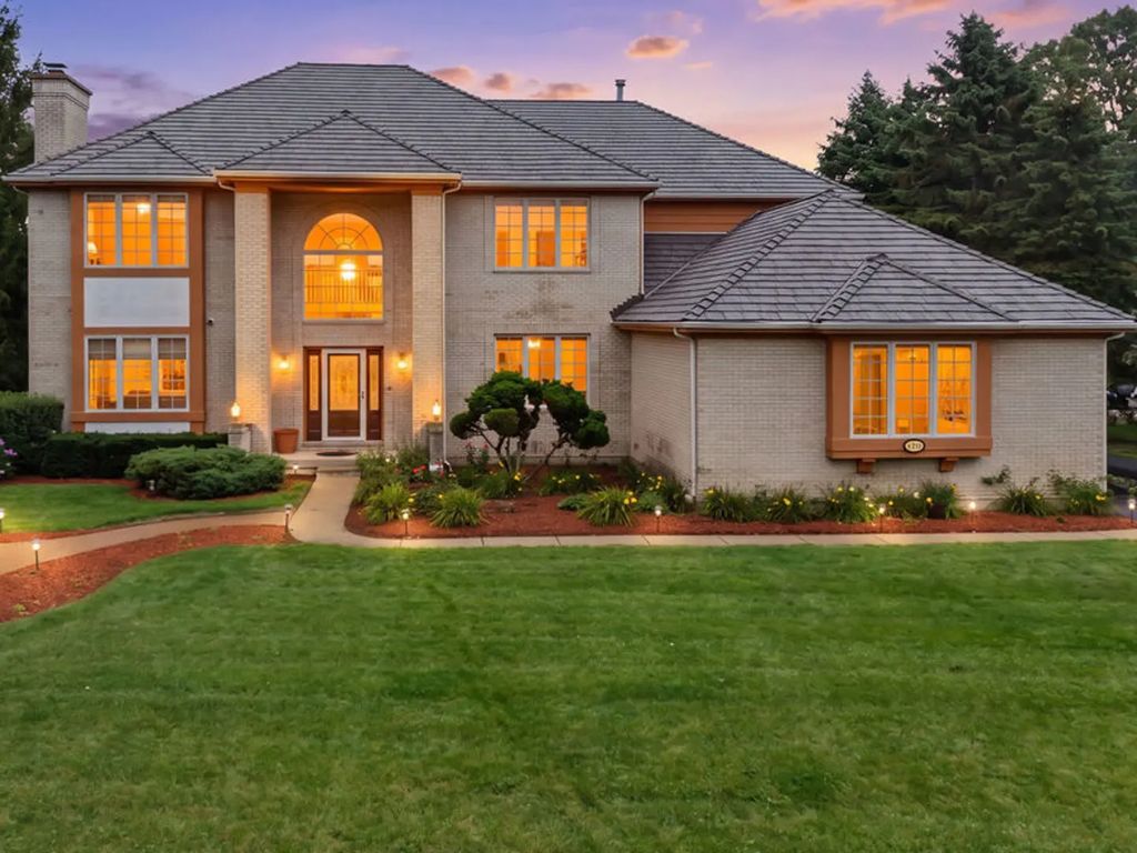 28951 Forest Lake Lane, Libertyville
