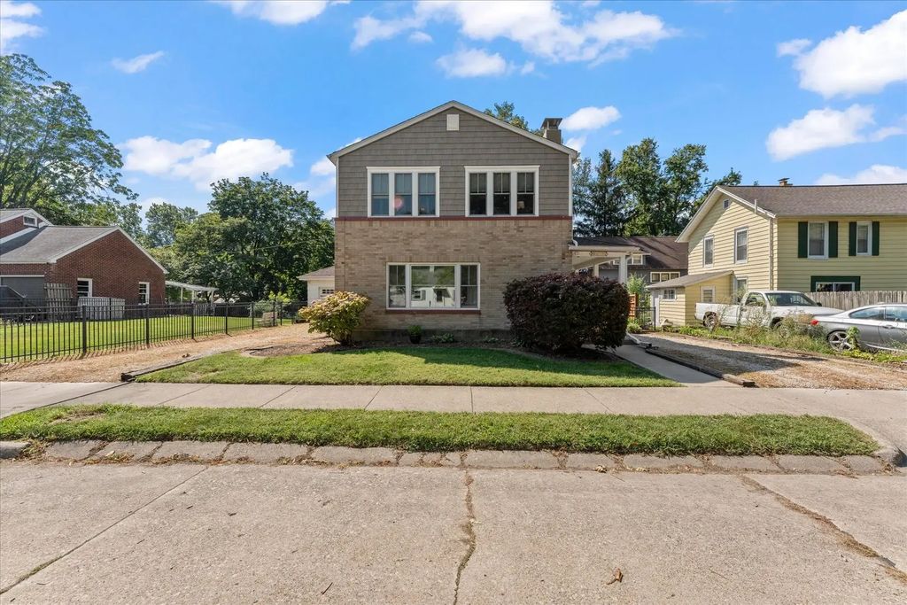 917 W Washington Street, Champaign