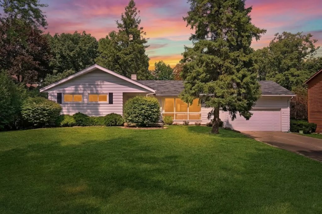 2414 Sunset Avenue, Waukegan