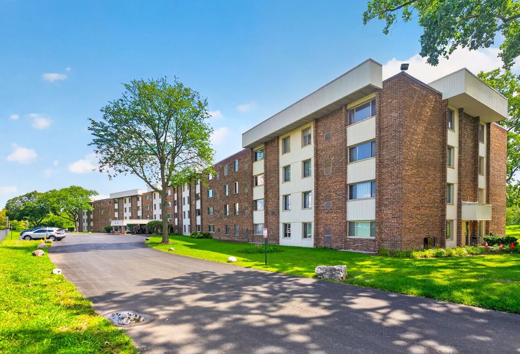 841 N York Street 428, Elmhurst