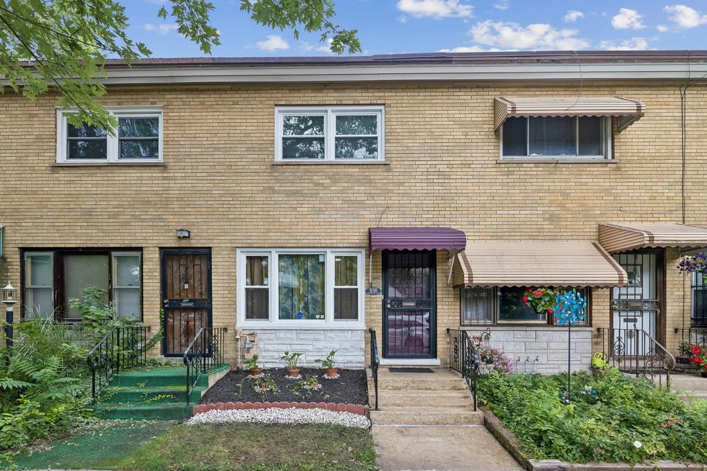 936 E 84th Place A, Chicago, 60619