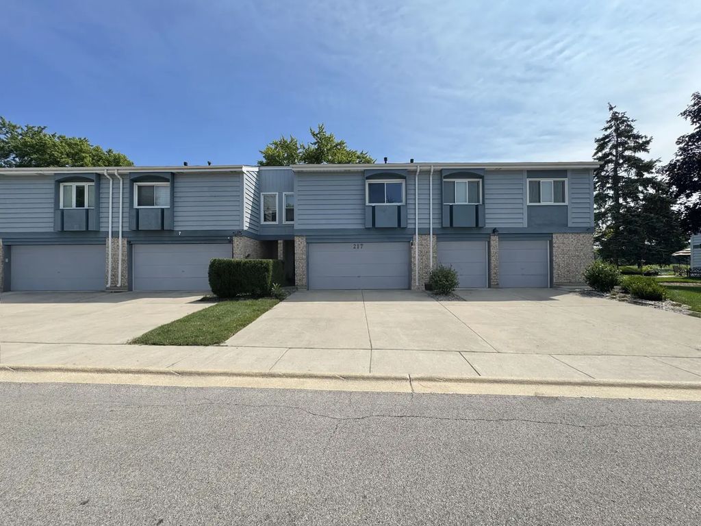 217 Lakeshore Lane, Bloomingdale