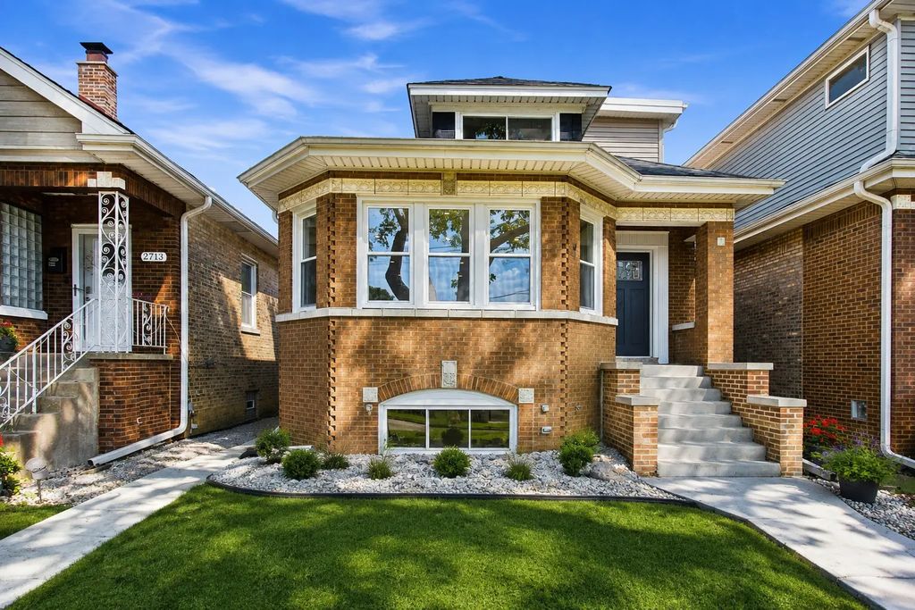 2711 N 77th Avenue, Elmwood Park