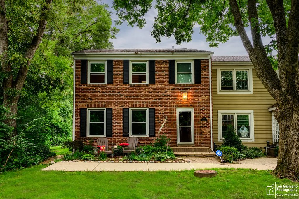 1525 Wedgefield Circle, Naperville