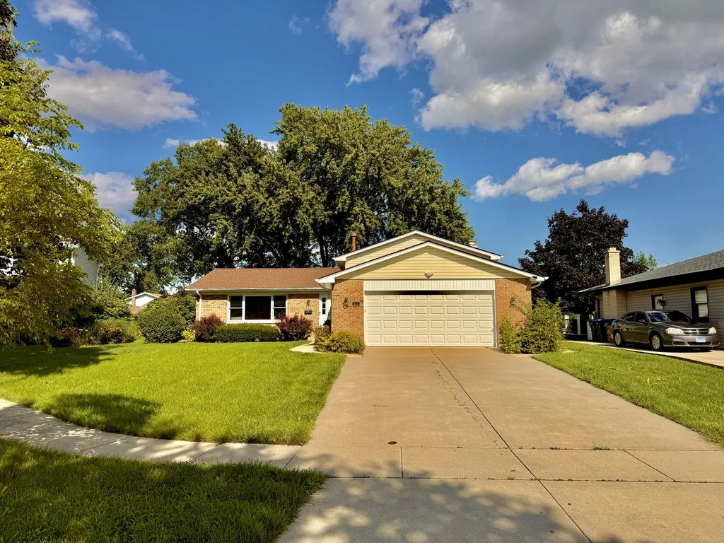 411 Sequoia Court, Schaumburg