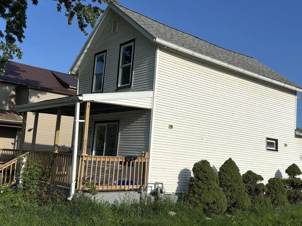 214 2nd Avenue, Clinton