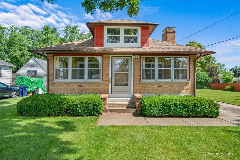 746 Parkway Avenue, Elgin