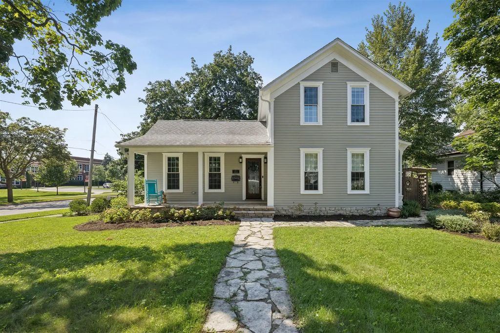 110 S Walkup Avenue, Crystal Lake