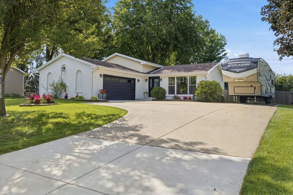 15162 S Thomas Court, Plainfield