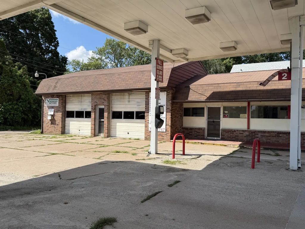 2827 18th Avenue, Rock Island