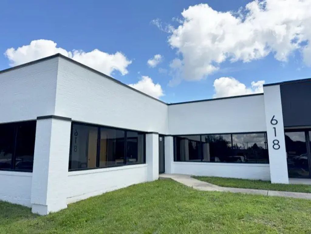 618 S Il Route 31, McHenry