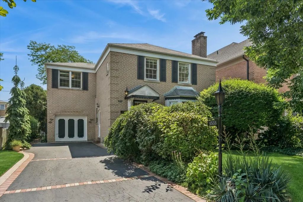 6533 N Christiana Avenue, Lincolnwood