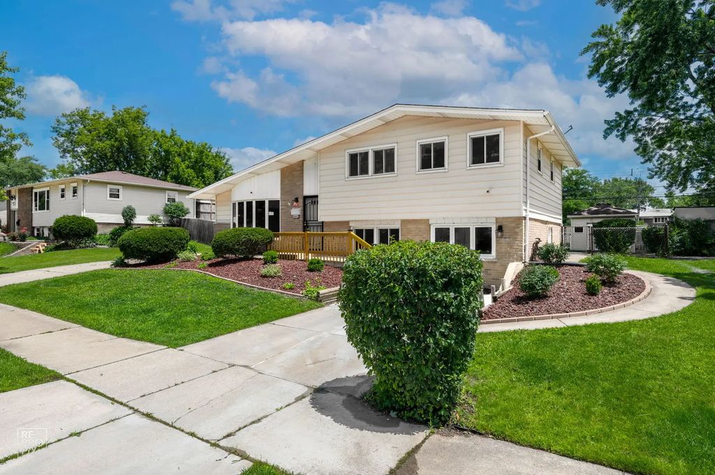 14825 Parkside Avenue, Oak Forest