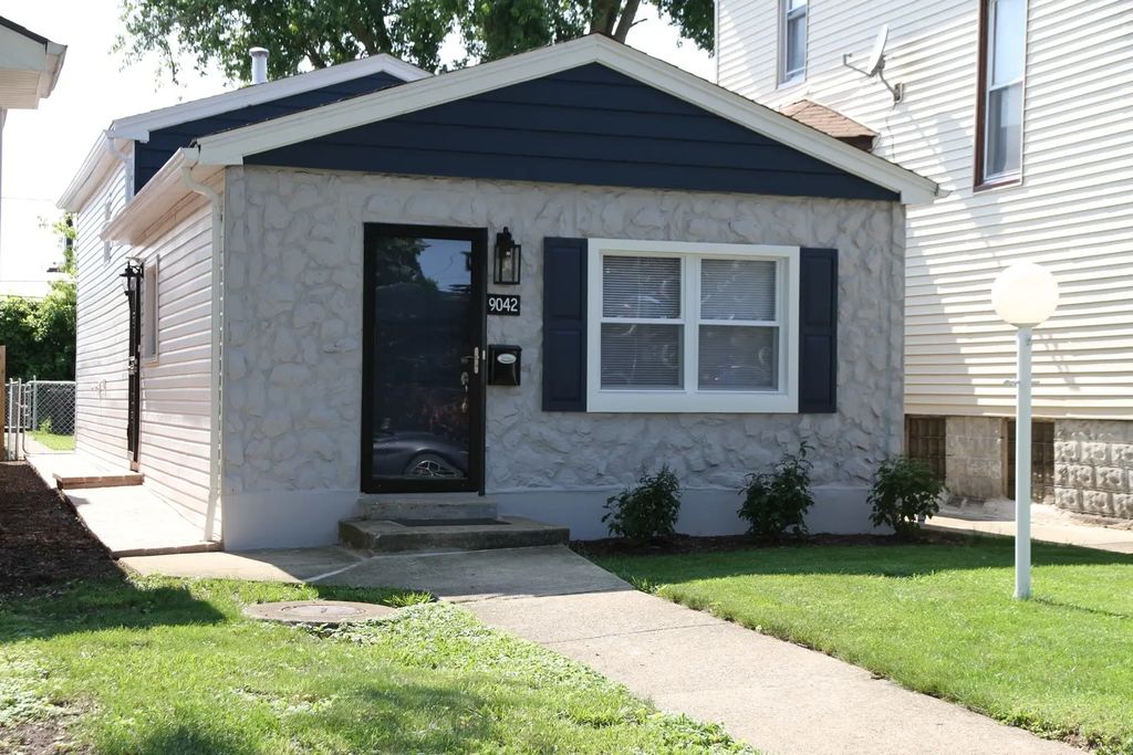9042 S Emerald Avenue, Chicago