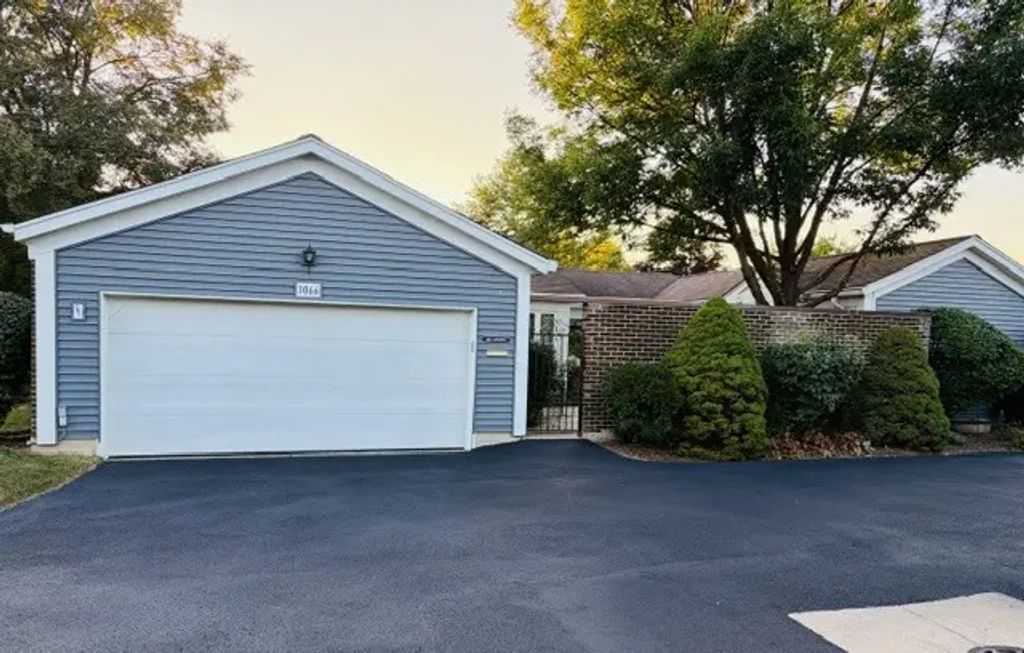 1066 Dartmouth Drive, Wheaton, 60189