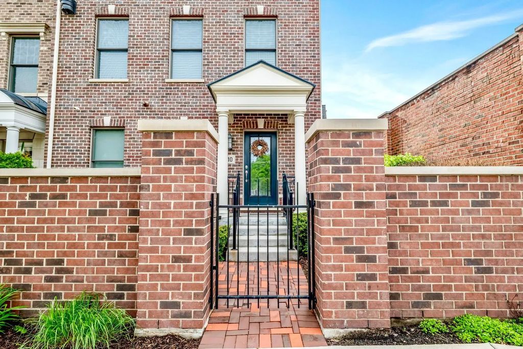 110 S Washington Street, Wheaton