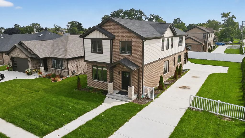 7957 W 73 Place, Bridgeview
