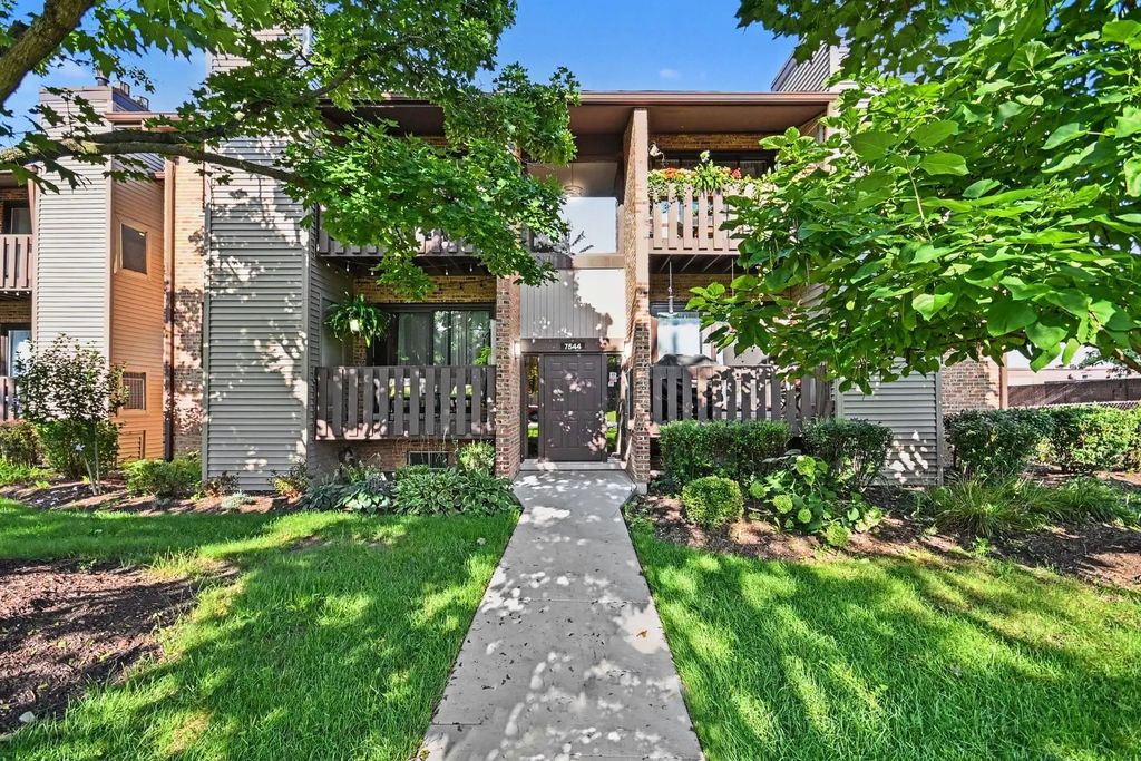 7544 Clarendon Hills Road 2e, Willowbrook