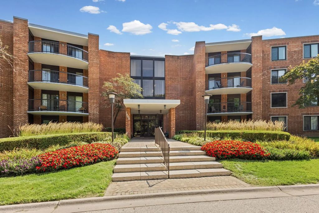 1605 E Central Road 211b, Arlington Heights
