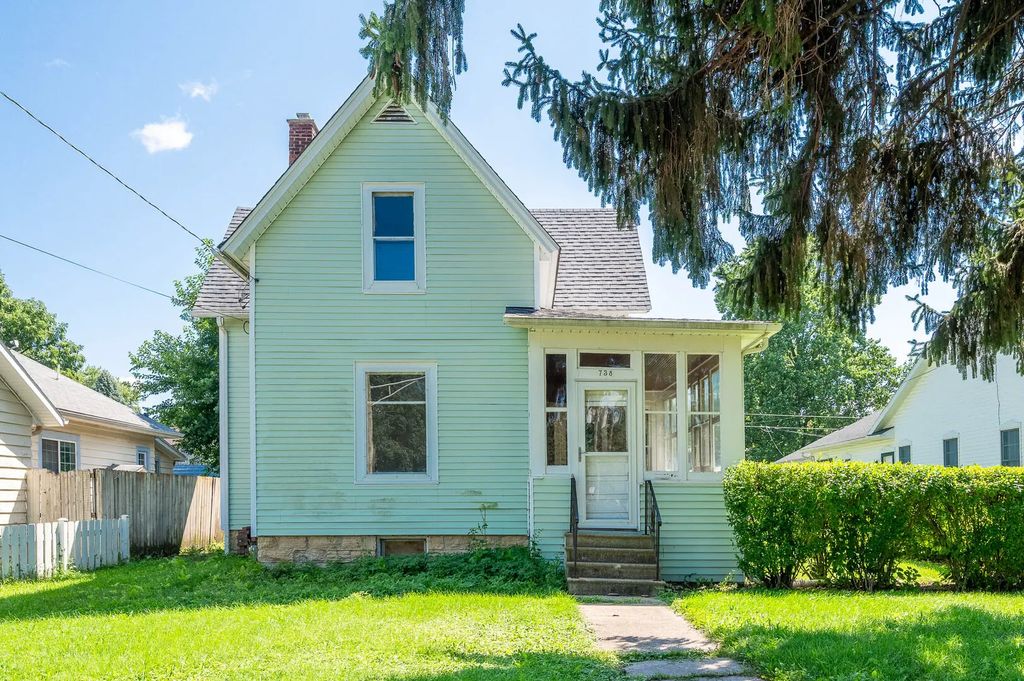 738 S 1st Street, DeKalb
