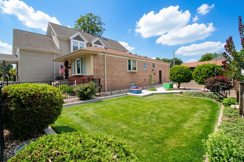 10752 S Albany Avenue, Chicago