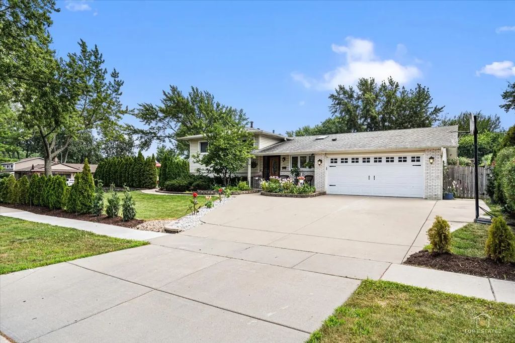 321 Hickory Lane, Schaumburg