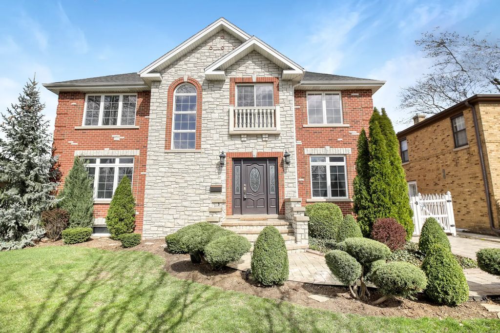 8105 N Oconto Avenue, Niles