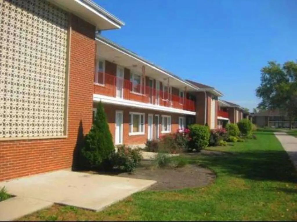 1113 Holiday Lane 6, Des Plaines