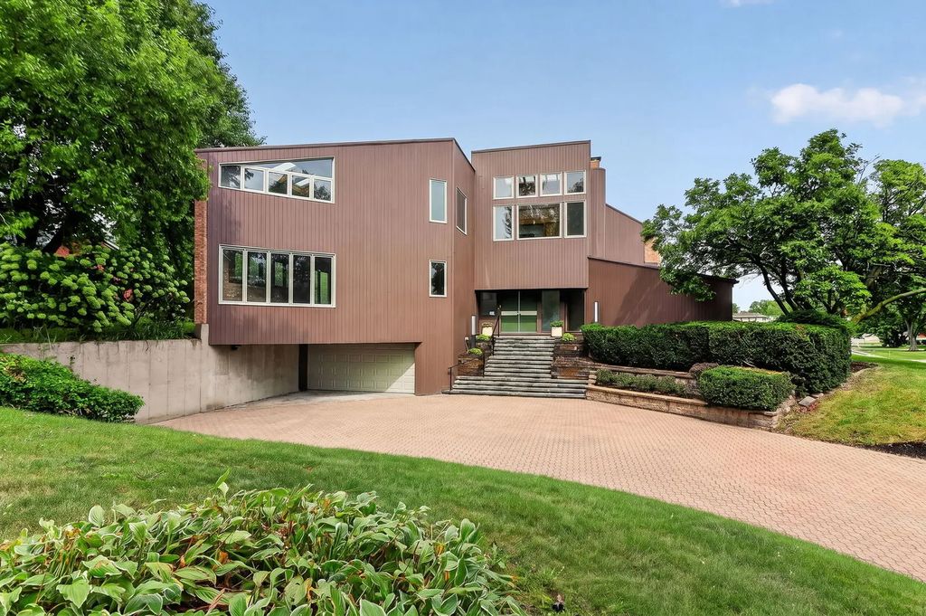 42 Royal Vale Drive, Oak Brook