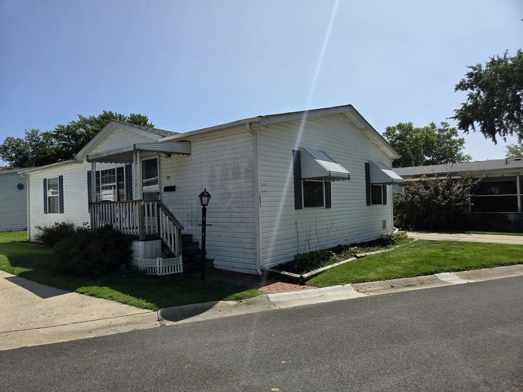 1071 Lake Terrace Road, Elgin