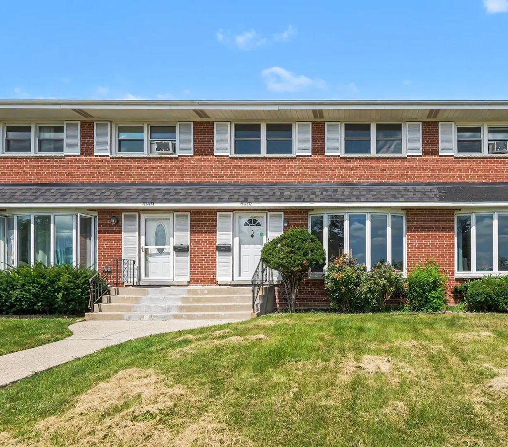 15w632 Virginia Lane, Elmhurst