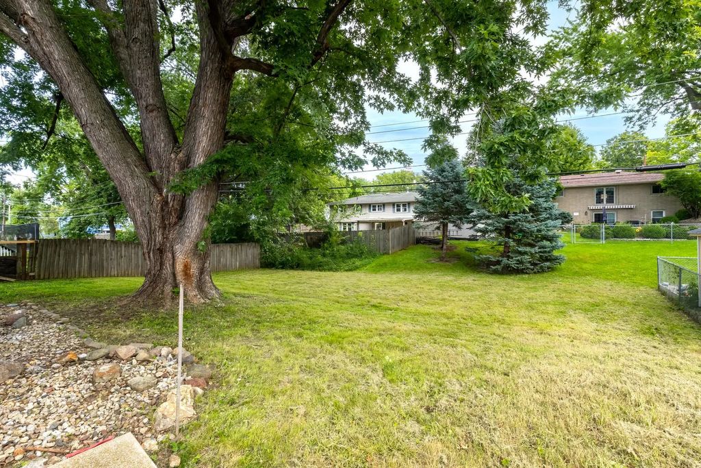 2803 N Pine Street, Davenport