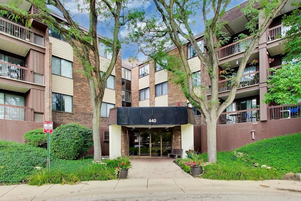 440 Raintree Court 2j, Glen Ellyn