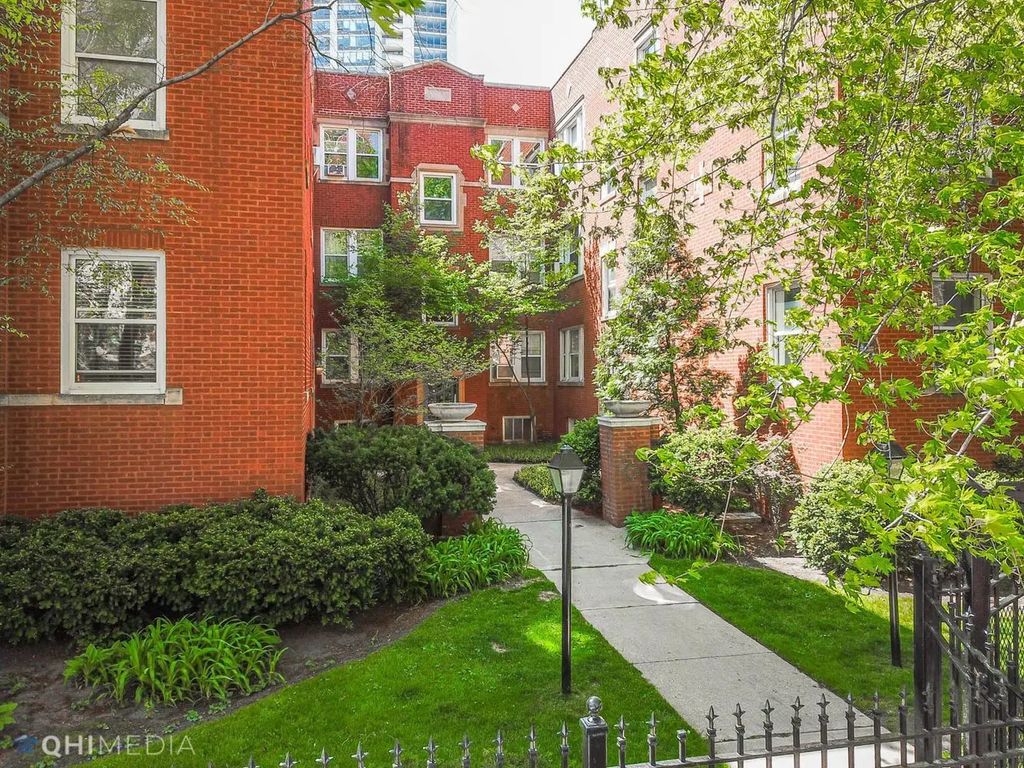 731 W Bittersweet Place 2s, Chicago, 60613