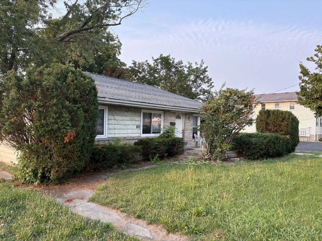 212 W Locust Street, Normal