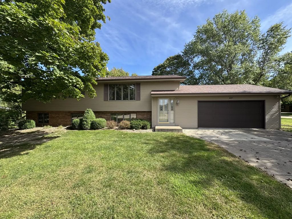 822 Hickory Street, Geneseo