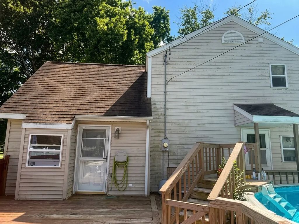 435 E Main Street, Tiskilwa
