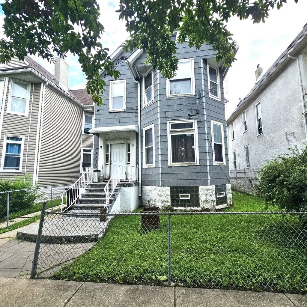 319 N Lotus Avenue, Chicago